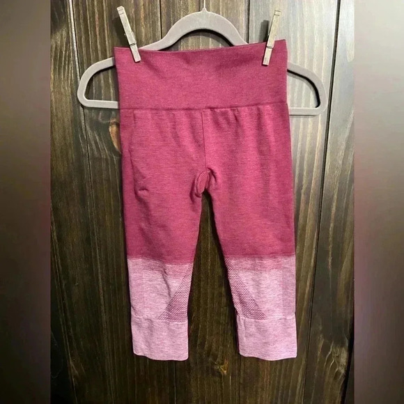 Lululemon Crop Compression Leggings. Size:4. Color: Gradient Burgundy - Picture 12 of 14